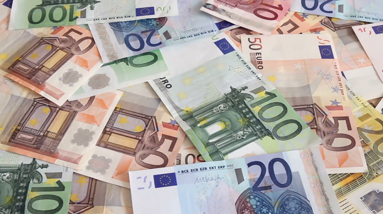 Il Sore 24 Ore: Oferty od trzech banków za udziały Milanu