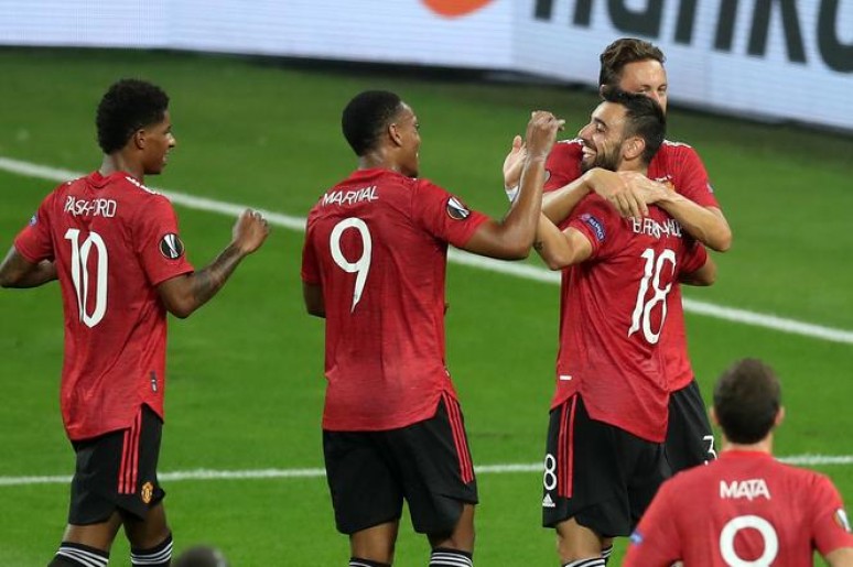 Derby dla United przed meczem z Milanem